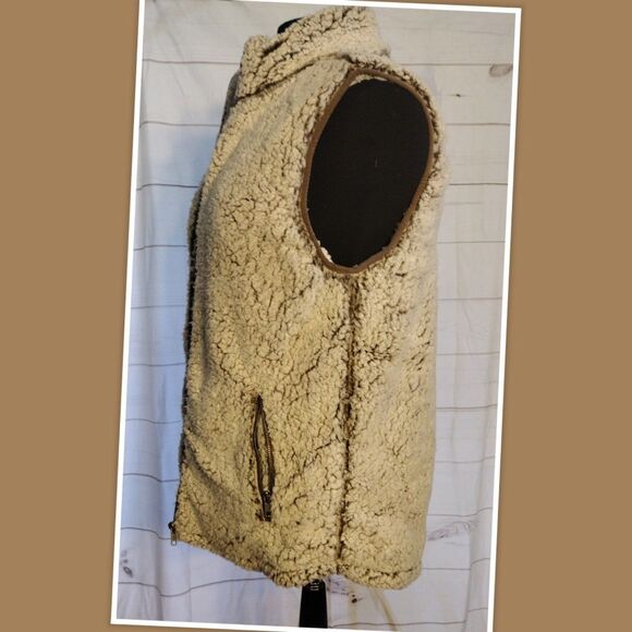 Love Tree Faux Fur (Sherpa) Vest  Sleeveless Jacket  Women’s  L - Picture 1 of 4